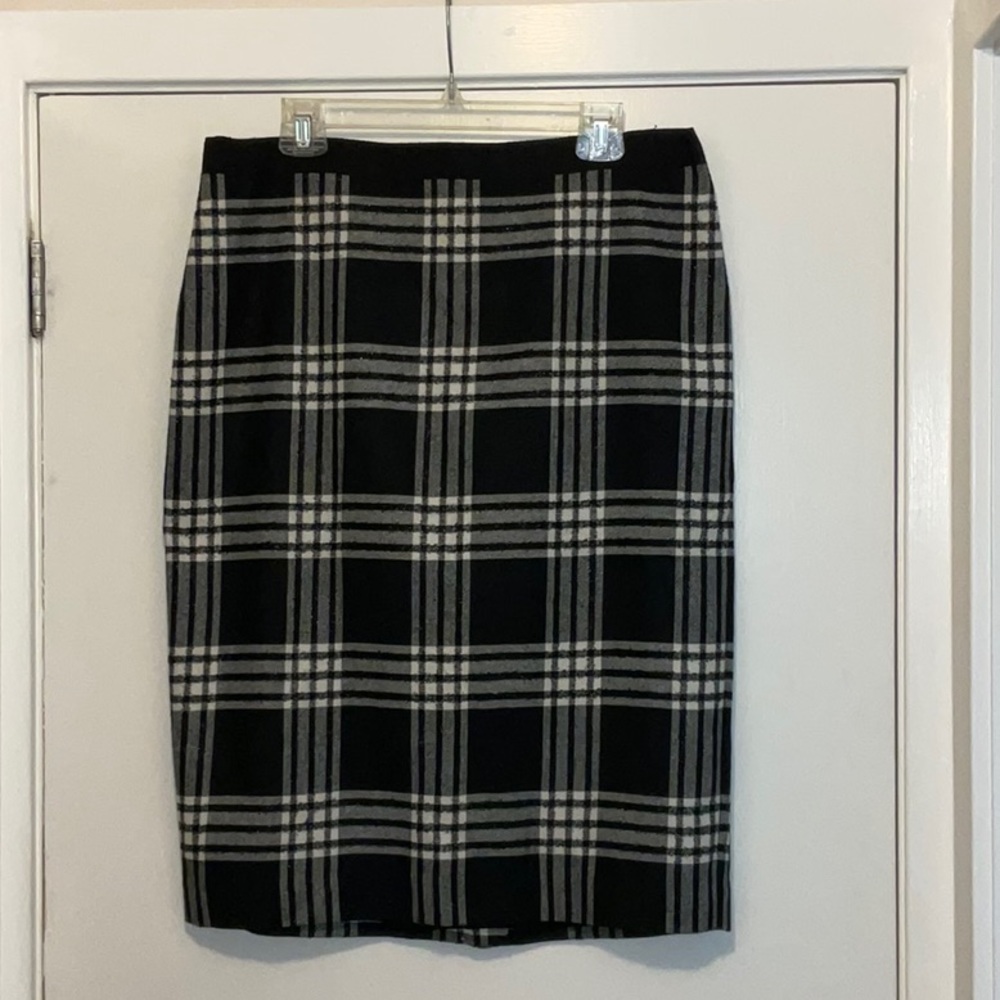 Woman’s Talbots new black and white large plaid skirt.